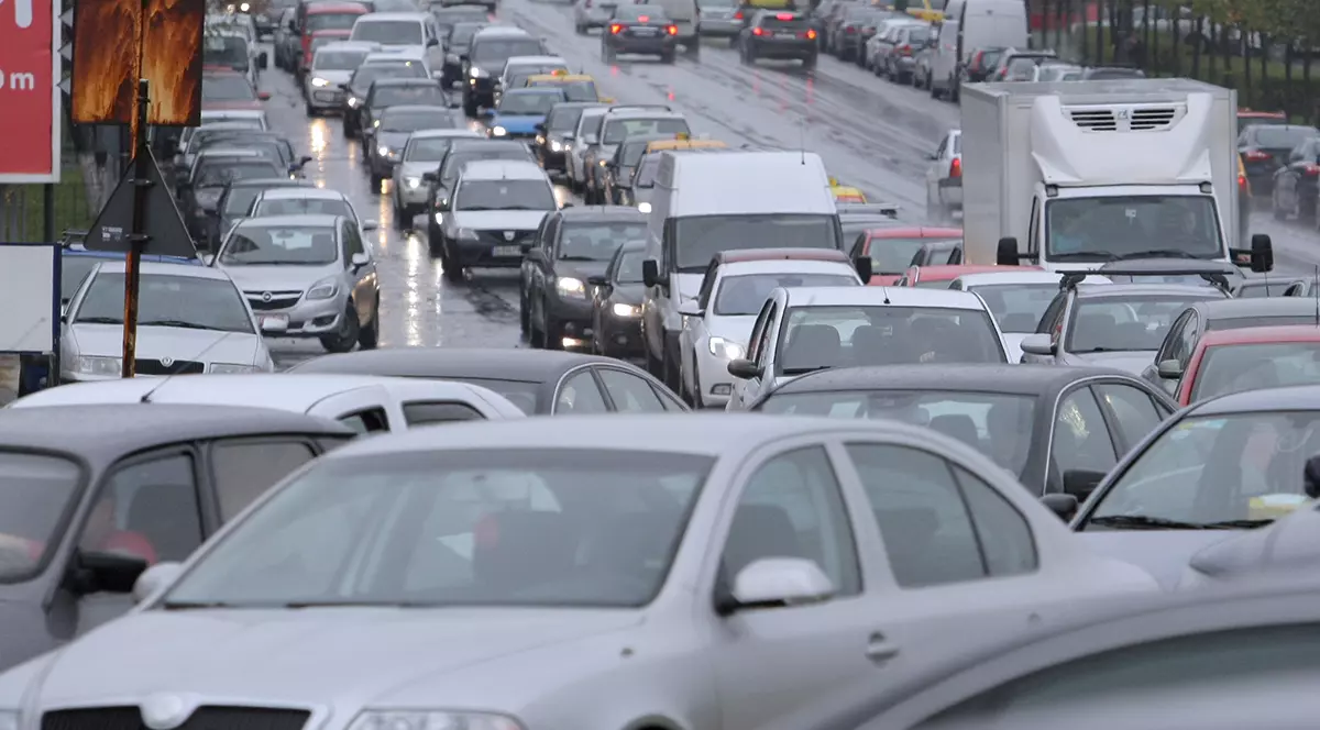 OPINIE/ PAH, despre chinul șirurilor de mașini care se întorc din vacanță: „România 100 (de metri pe oră)”