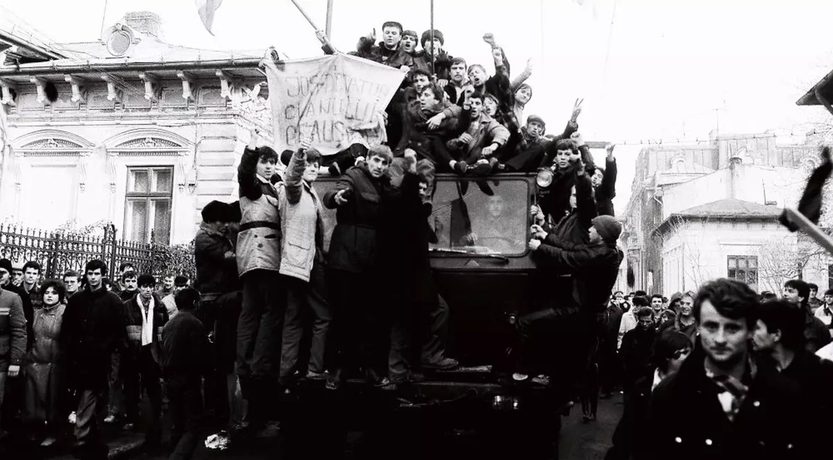 Imagini din decembrie 1989 (Foto: Ion Ciochină)