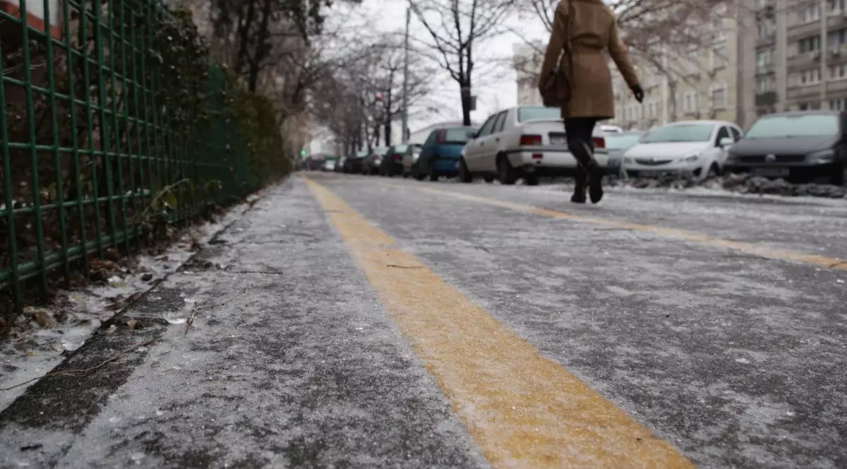 Avertizare de burniţă şi polei în Bucureşti şi alte cinci judeţe