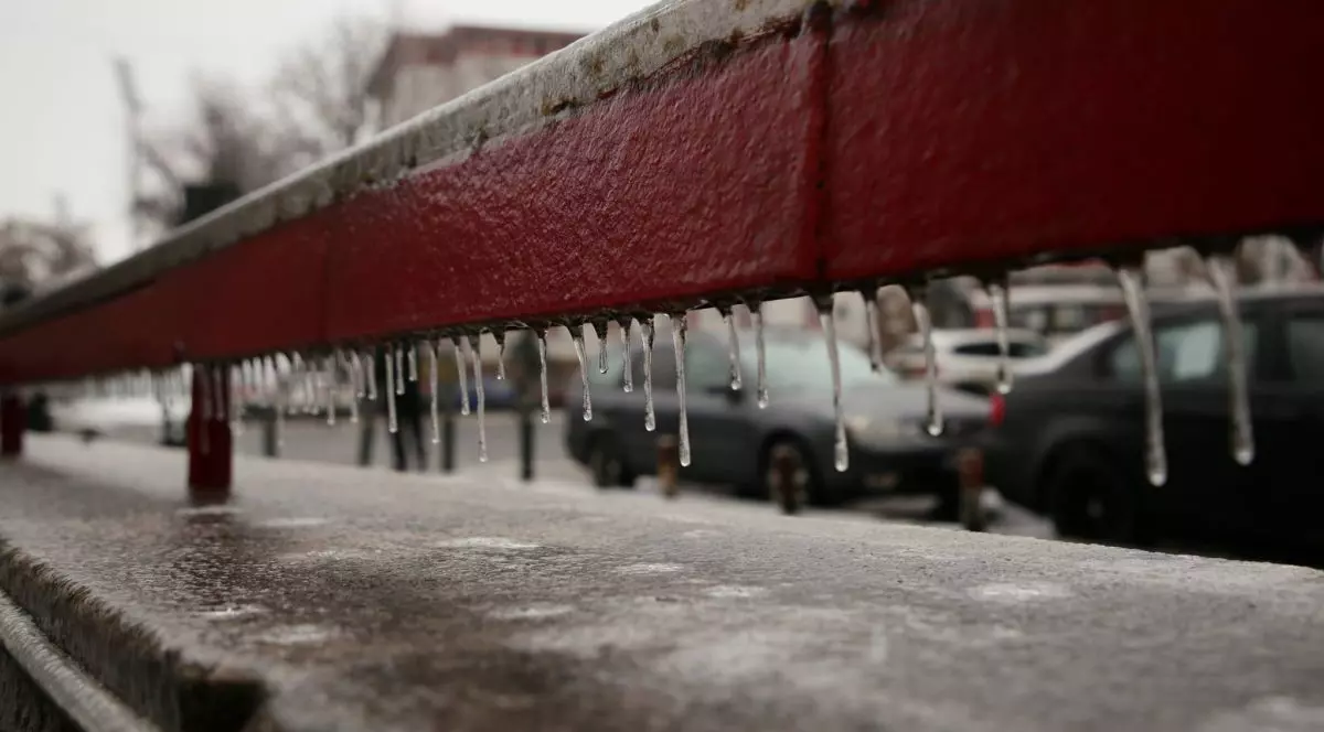 Cum va fi vremea în București în ultimul weekend din ianuarie. Va fi în continuare polei, vânt și frig