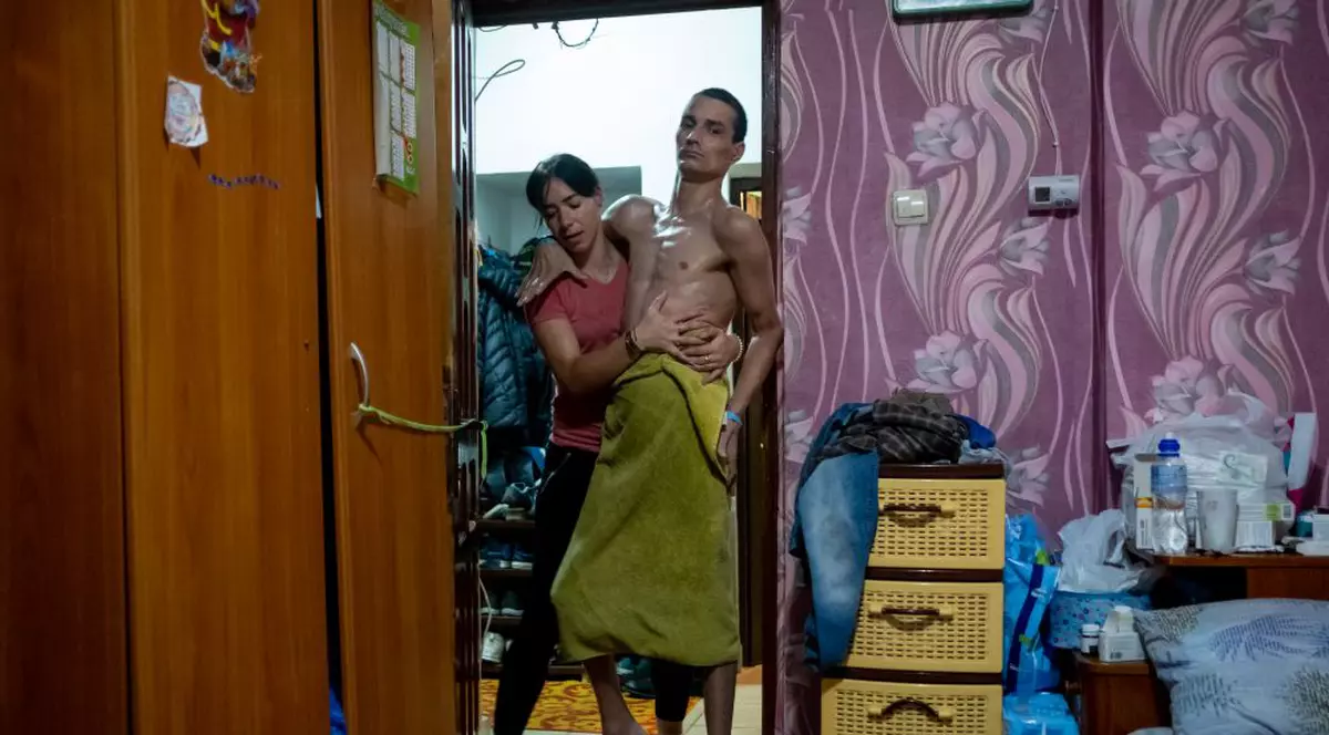 Statul român nu decontează diagnosticarea uneia dintre cele mai înspăimântătoare afecțiuni! Cum se descurcă un cuplu tânăr cu o boală fără remediu!