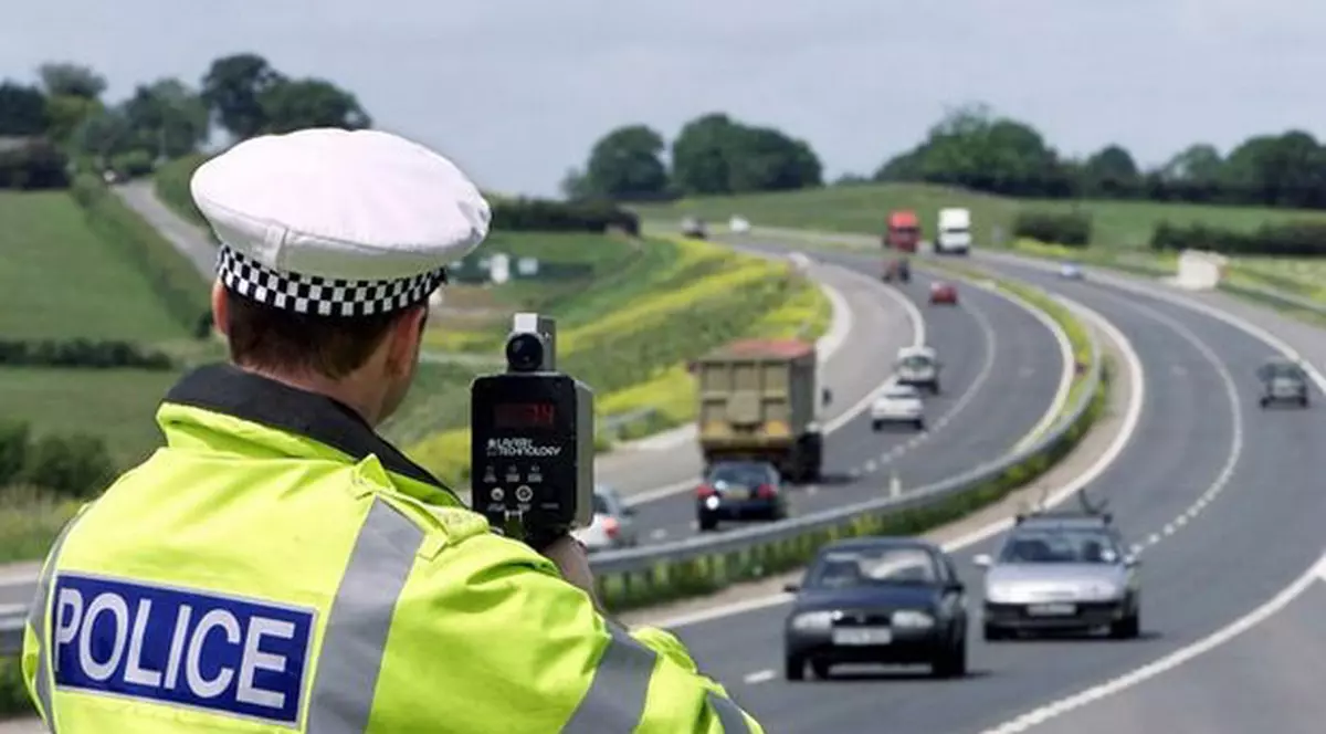 Șofer rămas fără permis după ce a condus cu 236 km/h pe drum cu limită de viteză de 60 km/h