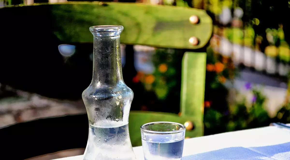 O mamă și-a îmbătat copilul cu votcă pentru ca acesta să doarmă