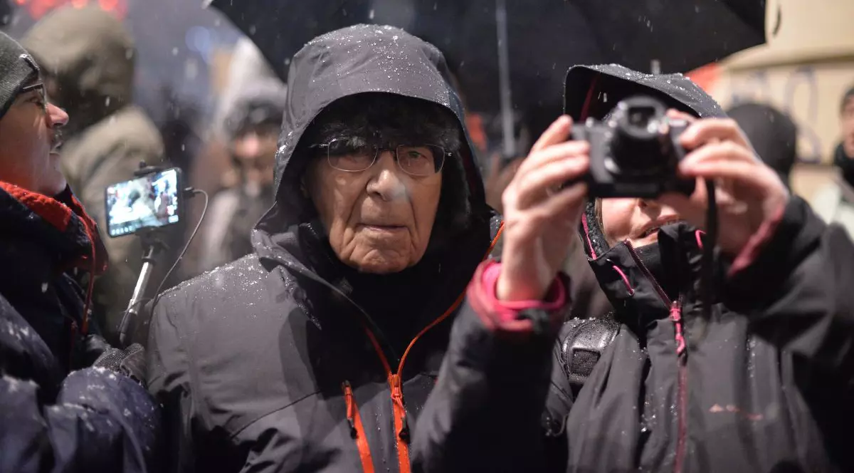 VIDEO| Protest în fața Ateneului în timpul ceremoniei de preluare a președinției Consiliului UE de către România: „We want EU, PSD wants Russia”