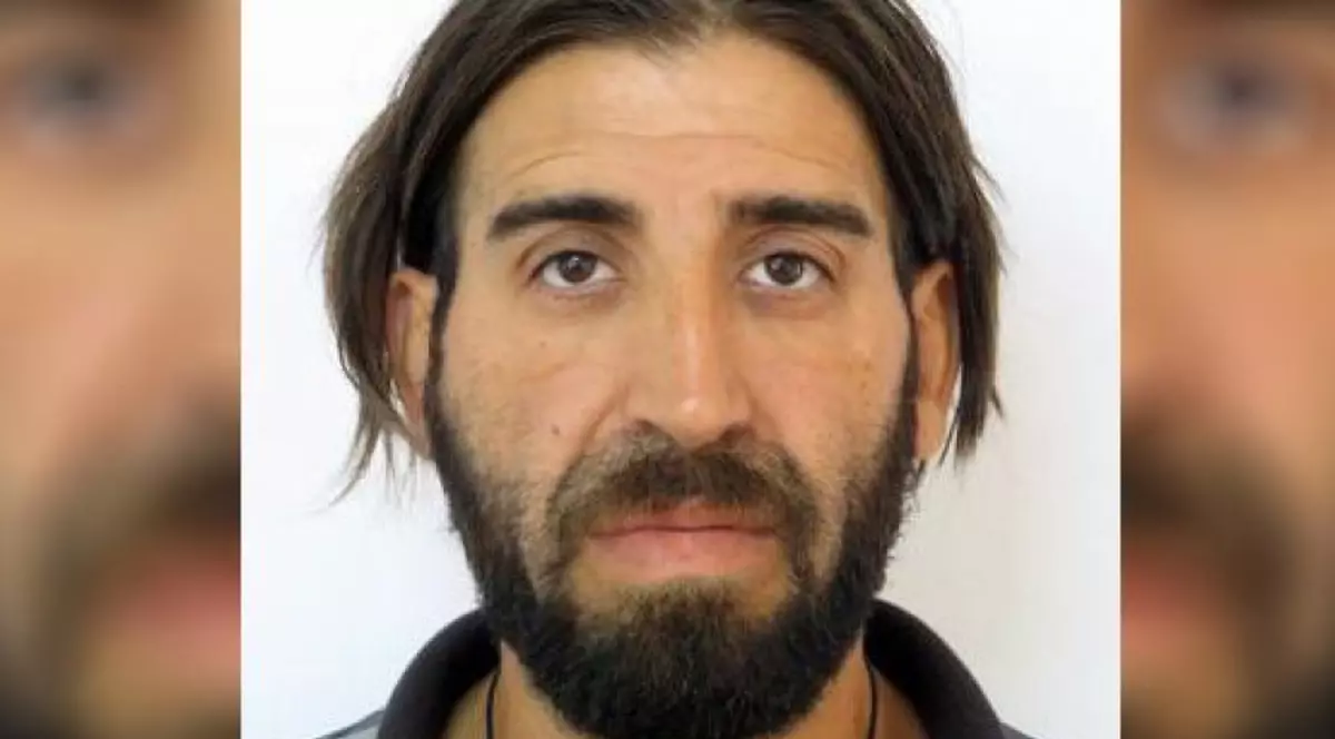 Bărbatul care a bătut cu sălbăticie un bătrân într-o scară de bloc din Galați a fost reținut