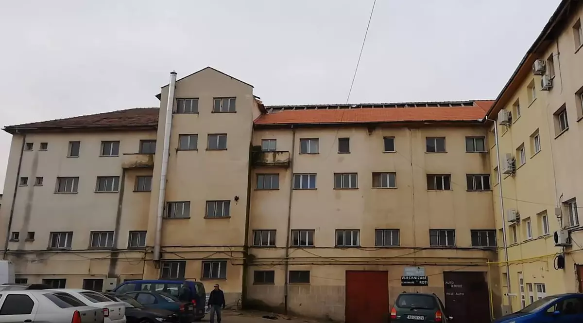 Un bărbat din Alba Iulia a căzut de pe acoperișul unei clădiri