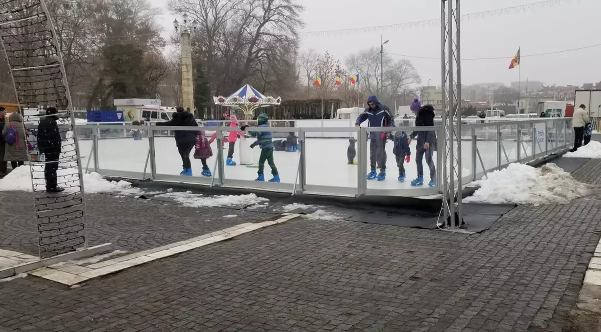 Reacția Primăriei Capitalei, la investigația Libertatea despre pationarul "pe care nu se alunecă” din Parcul Carol: "Este destinat în special copiilor și începătorilor, nu pentru patinajul artistic sau hochei"