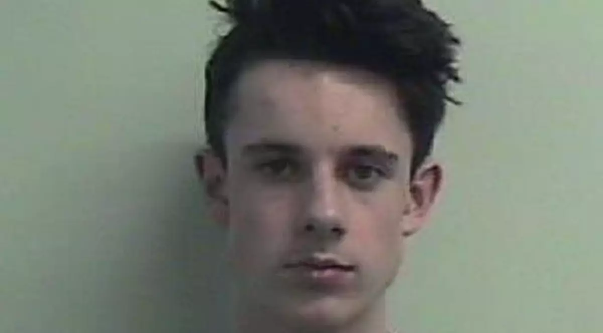 Criminalul care a ucis cu bestialitate o fetiță de șase ani a fost arătat lumii. I-a provocat 117 răni! Un personaj de film l-a "inspirat"