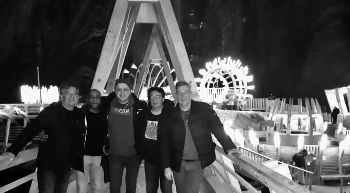 Pauză în plin turneu. Dan Bittman și colegii de la Holograf s-au dus la terapie în Salina Turda