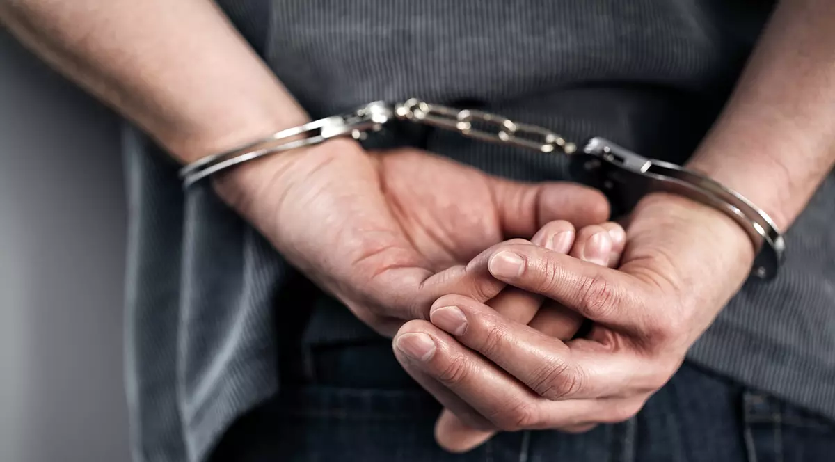 Un prahovean care lucra la o spălătorie auto a furat o mașină