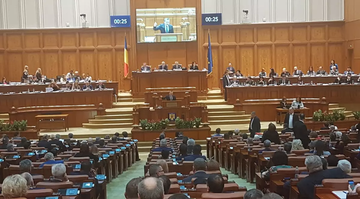 Scandal în Parlament, la votul pe amendamentele lui Dragnea pentru Vitamina D. Bacalbaşa: "Există dobitoci care cred că nu există această vitamină"