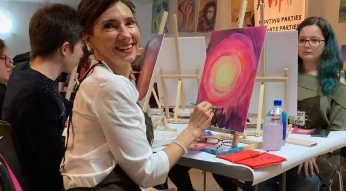 Carmen Iohannis și-a scos elevii la o oră de pictură. "Educația se face cu Frumosul în nuanțe!"