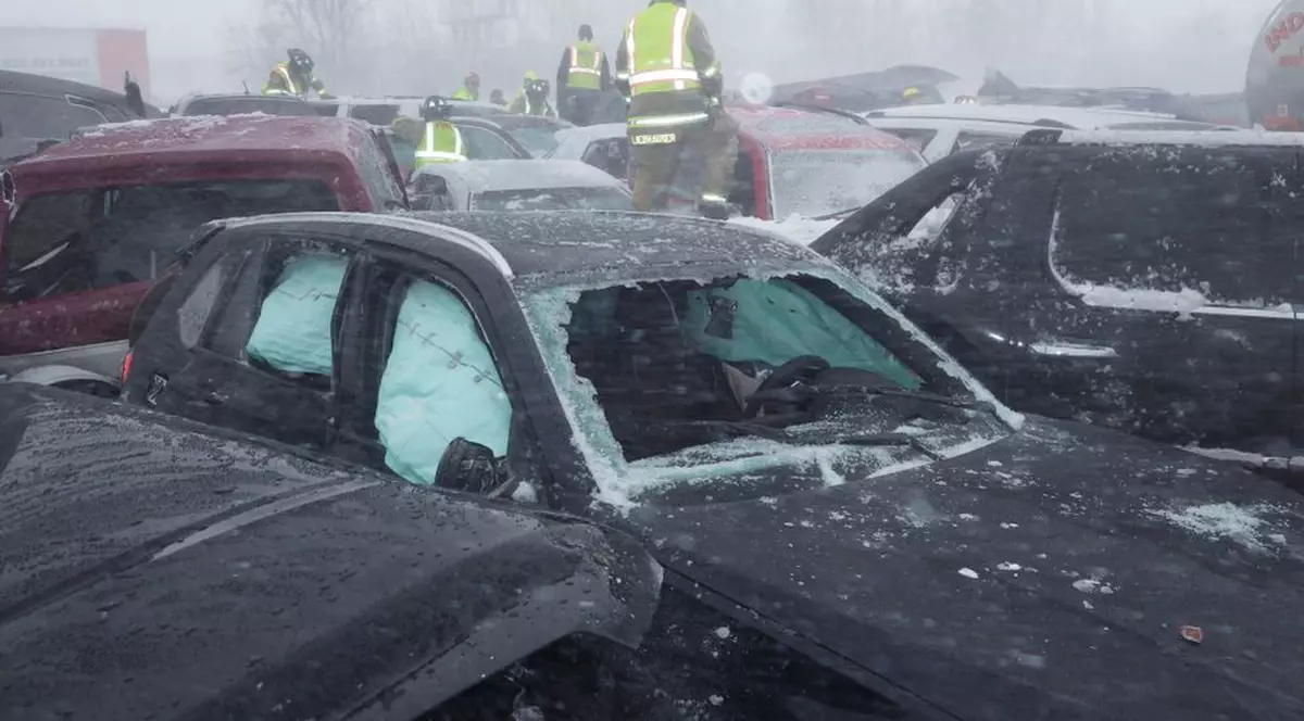 Accident în lanț pe o autostradă din SUA. Au fost implicate 131 de mașini