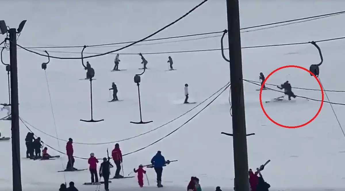 VIDEO | Accident șocant între schiori pe o pârtie din Vatra Dornei. Momentul a fost surprins de un cititor al ziarului Libertatea