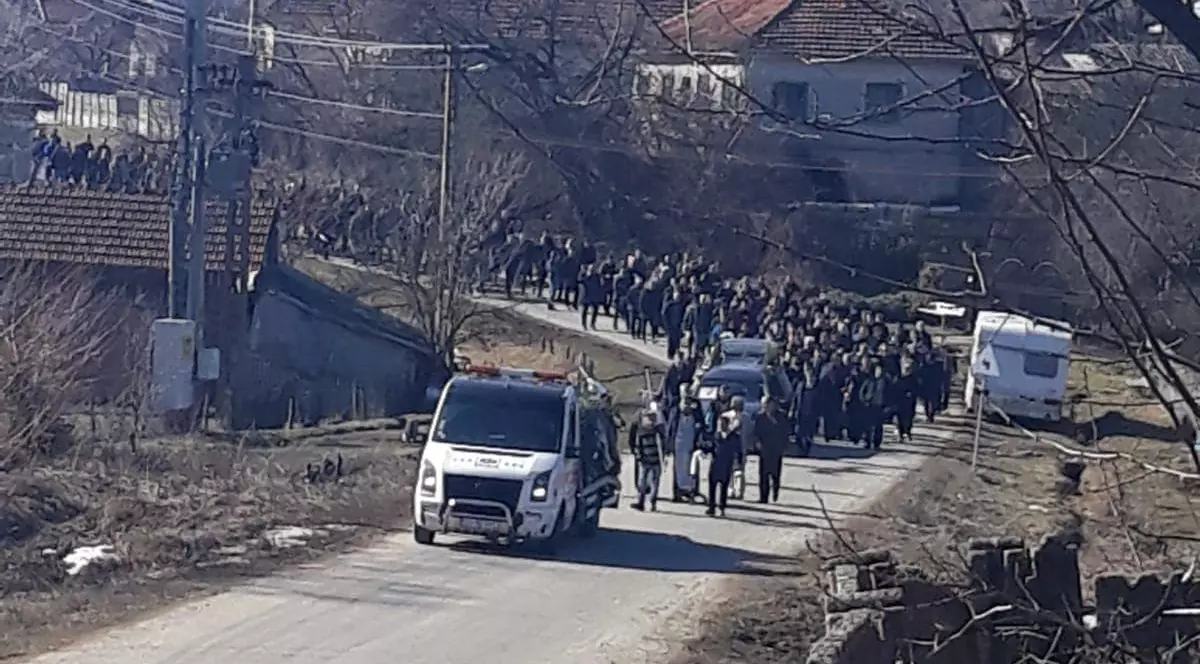 Alex Crăcui, tânărul care a murit pe scaunul de frizerie, a fost înmormântat