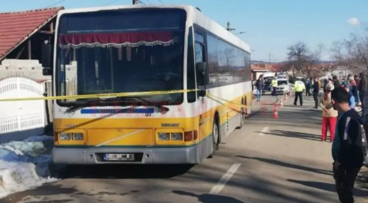 Elev din Mehedinţi, lovit de autobuz