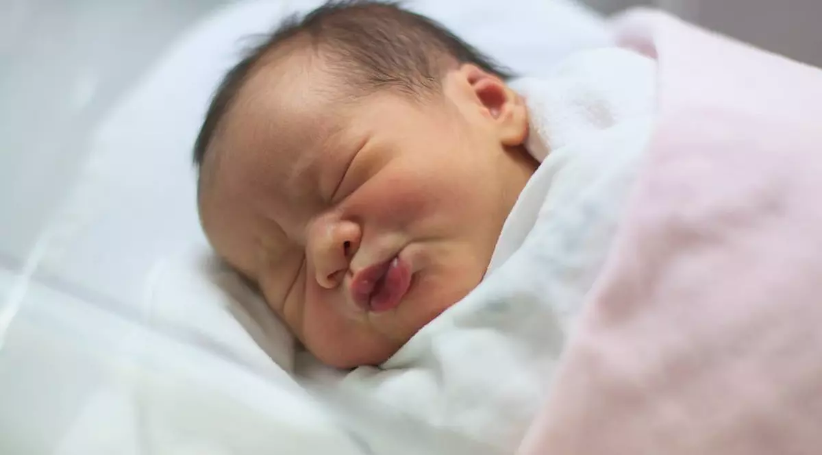 Un cuplu de vegani din Statele Unite, acuzat că a înfometat până la moarte un bebeluș