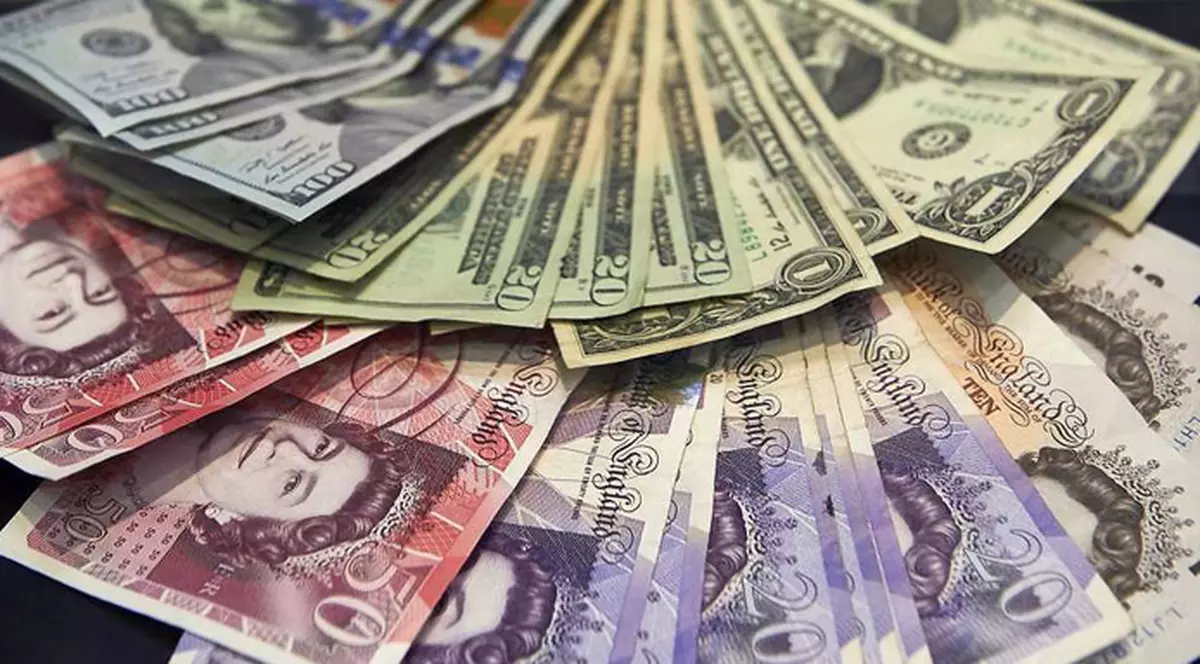 Un adolescent s-a trezit cu o sumă amețitoare în contul bancar: a primit 8,9 milioane de lire din greșeală