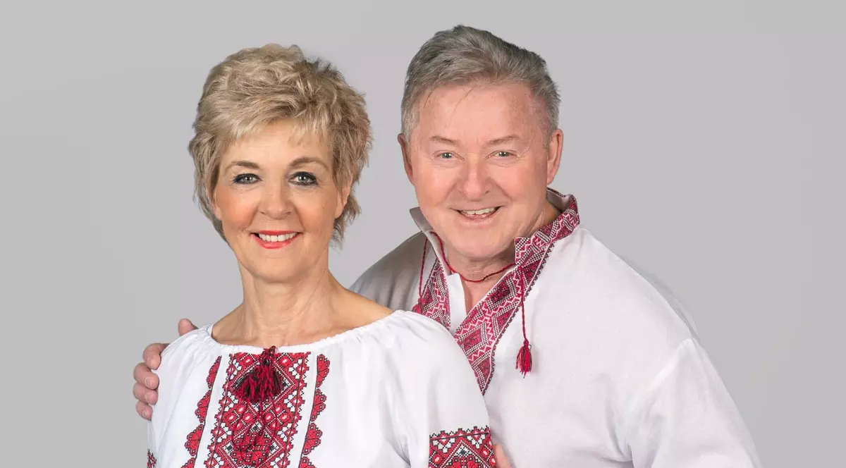 Trupa BZN, vedeta multor generații, își ia rămas-bun de la români pozând admirabil, în ii populare