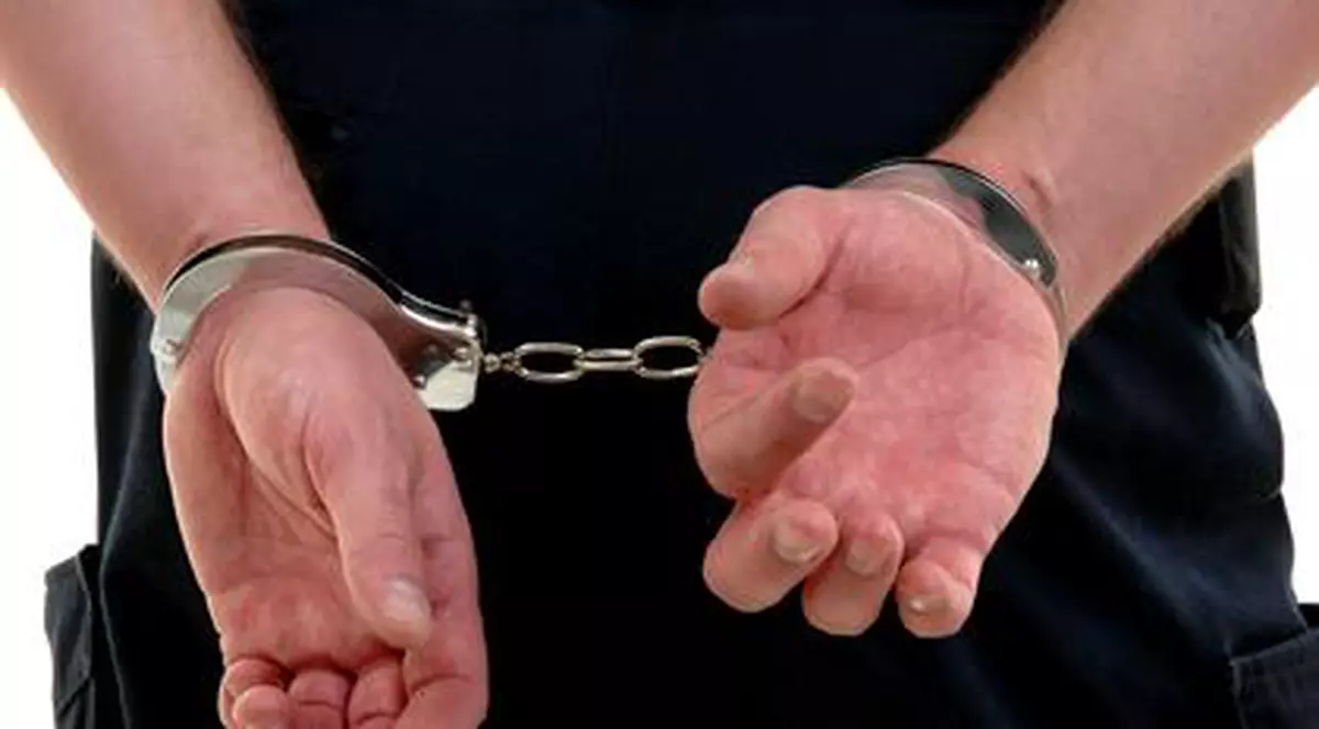 Caz șocant în Italia: un român și-a agresat soția ani de zile și și-a abuzat sexual una dintre fiice