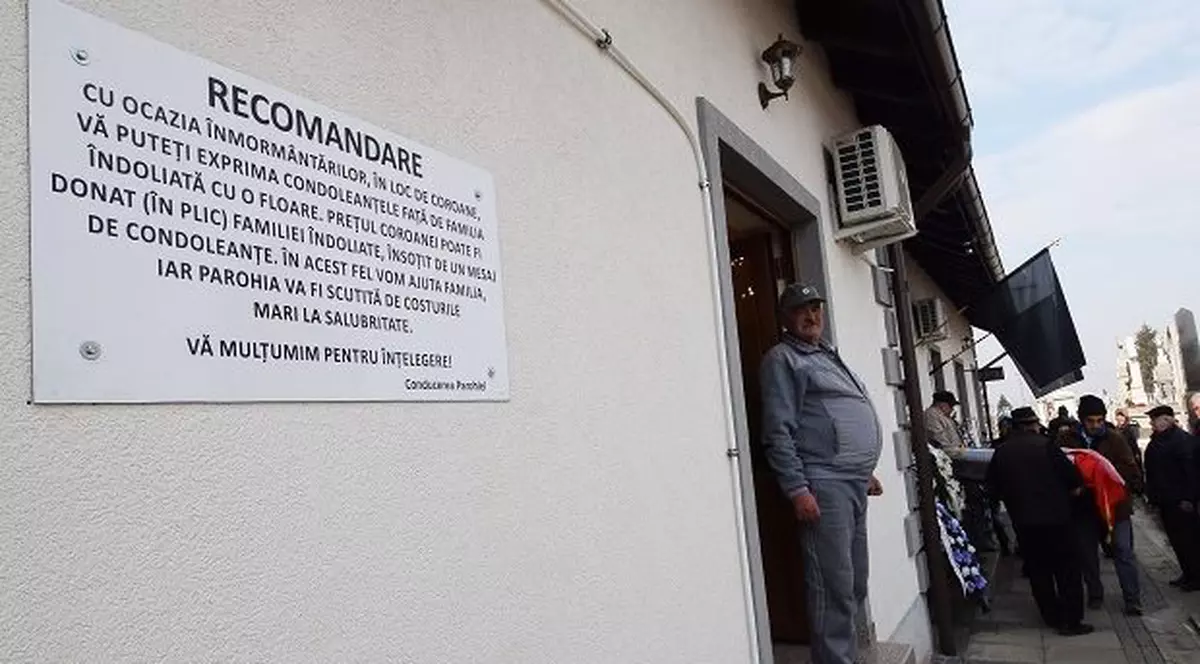 Afișul surprinzător de la Cimitirul din Lugoj. ”Nu mai dați banii pe coroane, puneți-i în plic și..”
