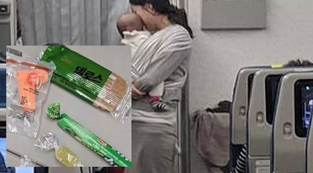 Gestul unei mame pentru pasagerii unui avion. Le-a dat 200 de pungi de bomboane și dopuri antifonice în cazul în care copilul ei va plânge în timpul zborului