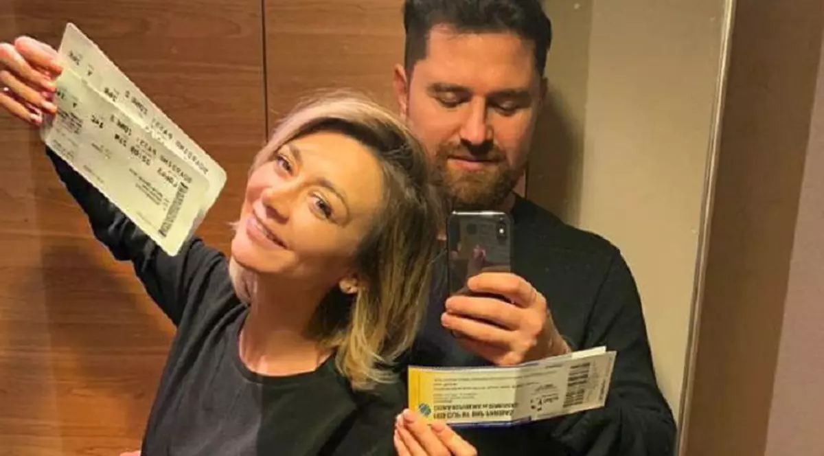 Anunțul făcut de Denisa Tănase, în timpul vacanței la Londra. “Nu ne-am mai urcat în avionul spre Bucureşti”