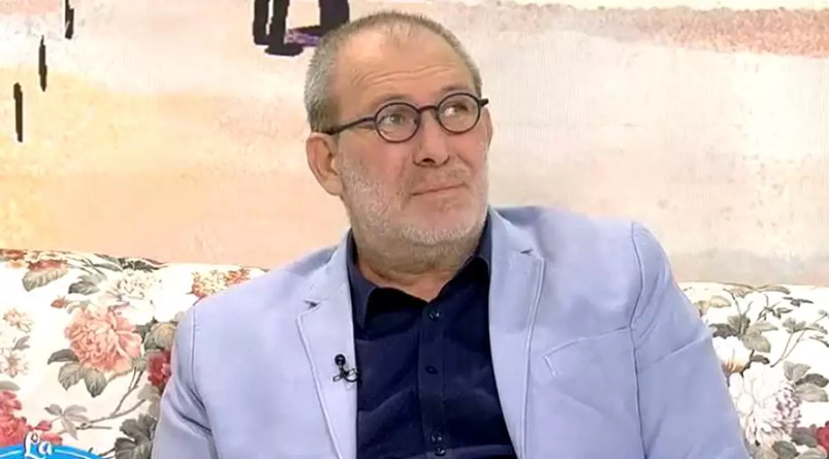 Florin Busuioc, despre viciul său: "Când aveam de scris pentru Pro fumam cinci pachete"