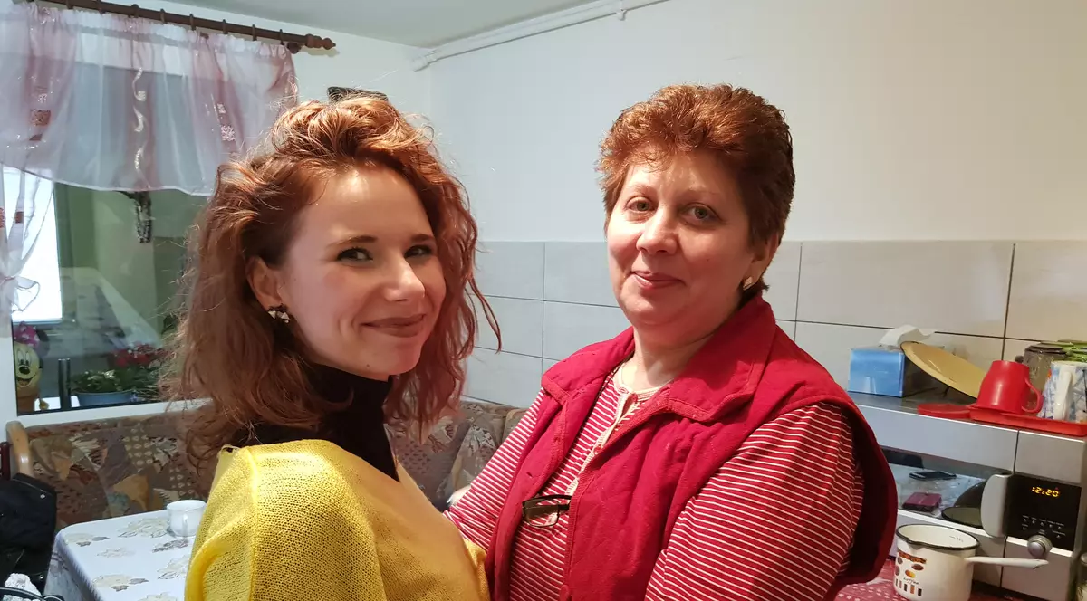 COPIII SISTEMULUI. Mădălina a fost abandonată de mamă când avea 2 ani, apoi i-a murit și tatăl. Drumul unei orfane prin viață și mama Icoana, îngerul ei păzitor