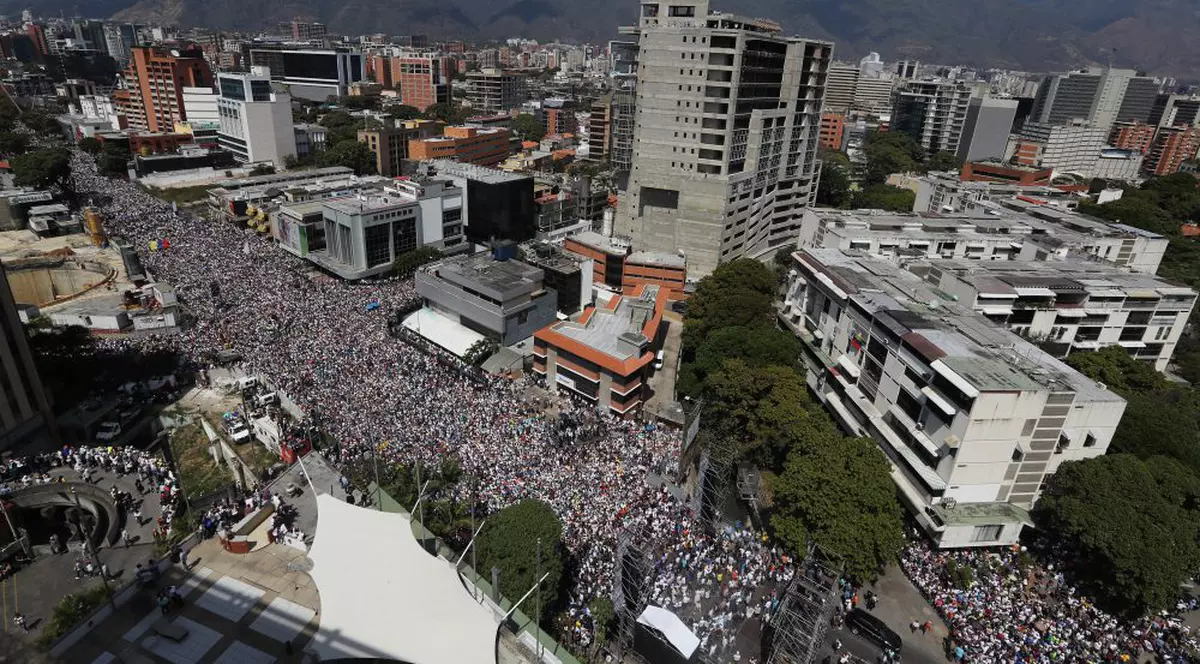 Criza din Venezuela | Străzile din Caracas, ocupate de susținătorii lui Guaido și Maduro. FOTO