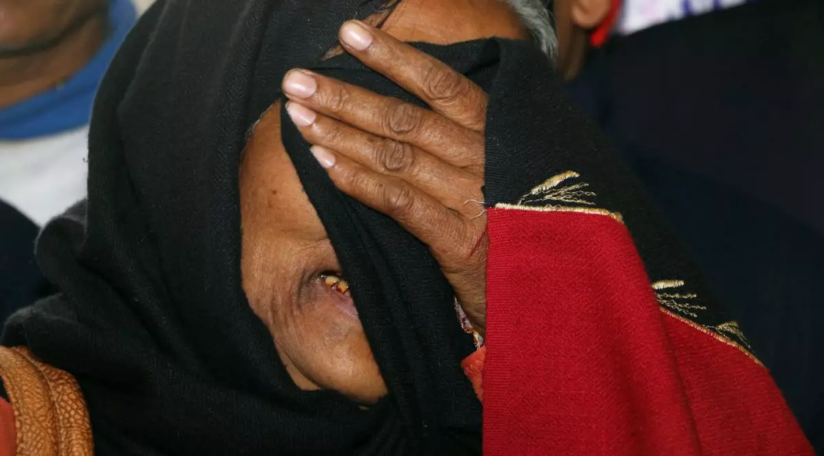 Cel puțin 70 de muncitori de pe o plantație de ceai din India au murit și mai mult de 200 sunt internați în spital după ce au consumat băuturi toxice de contrabandă