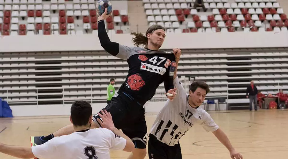 Inter-ul stânga croat Ante Kuduz (în negru) a marcat două goluri pentru Dinamo în meciul cu U Cluj