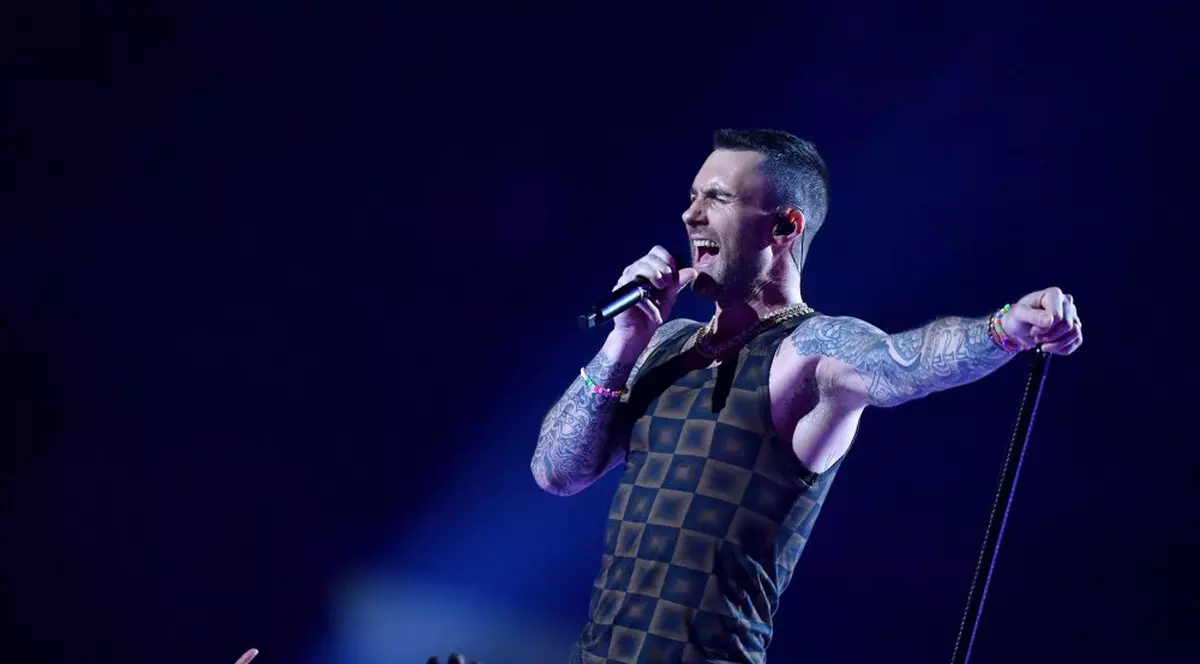 Adam Levine s-a dezbrăcat la Super Bowl 2019. Reacția fanilor a fost neașteptată