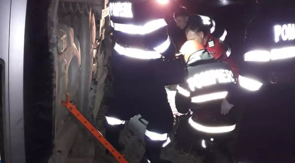 O femeie a murit strivită de propria mașină