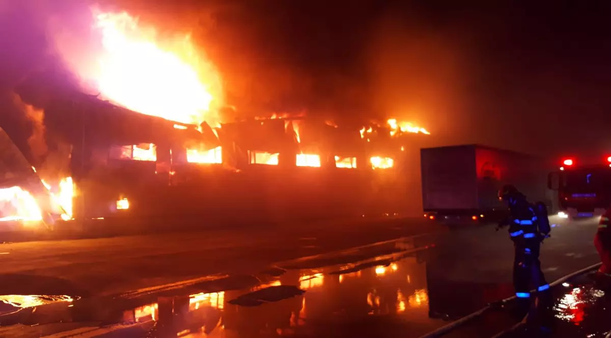 Incendiu puternic la fabrica de condimente Solina din Alba Iulia