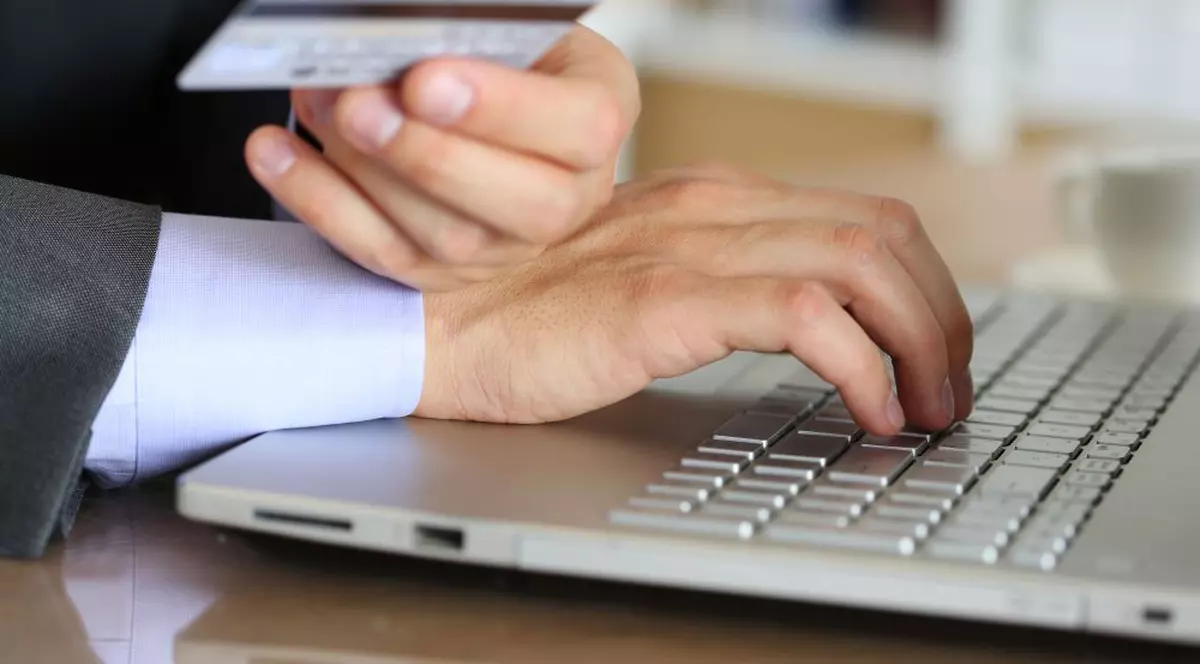 Un bărbat din Petroșani a trimis peste 18.000 de euro unei femei care i-a promis că se va căsători cu el