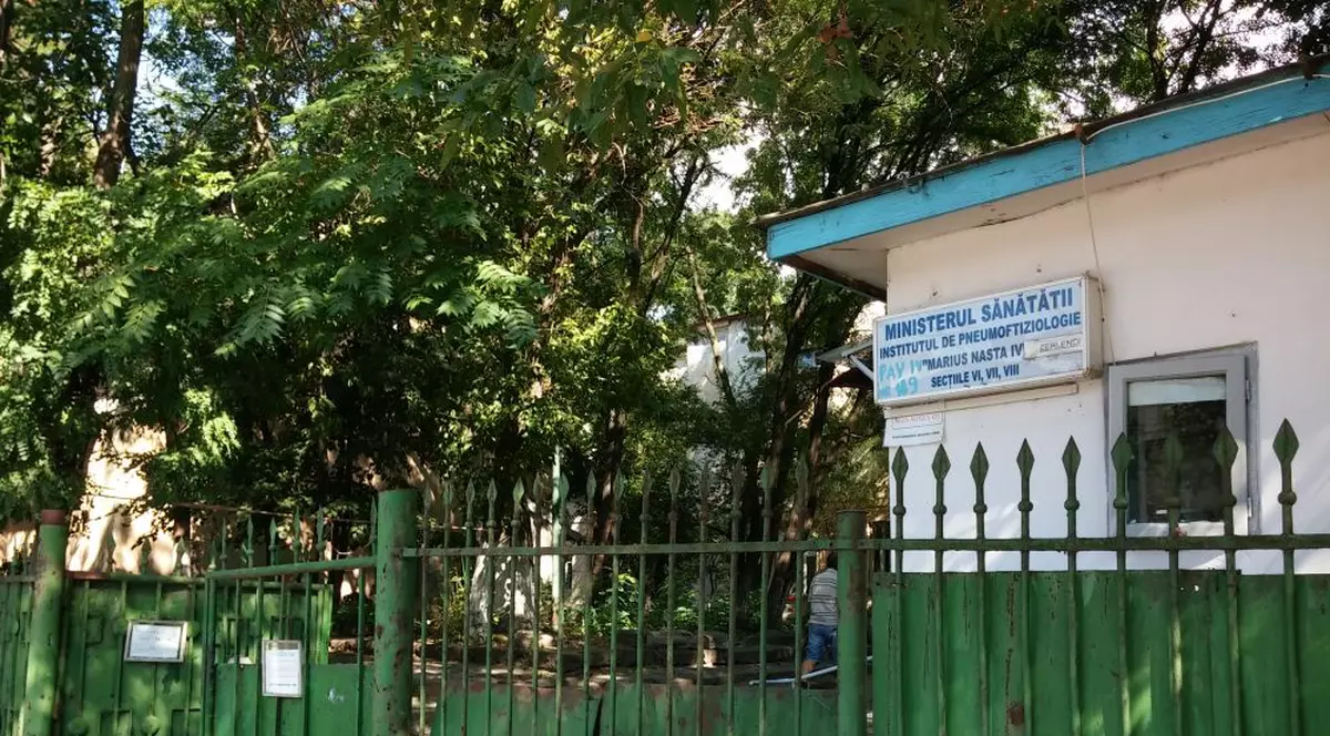 Institutul "Marius Nasta" - poartă intrare