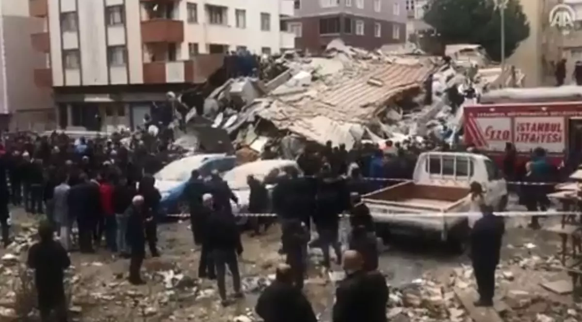 O clădire s-a prăbușit la Istanbul