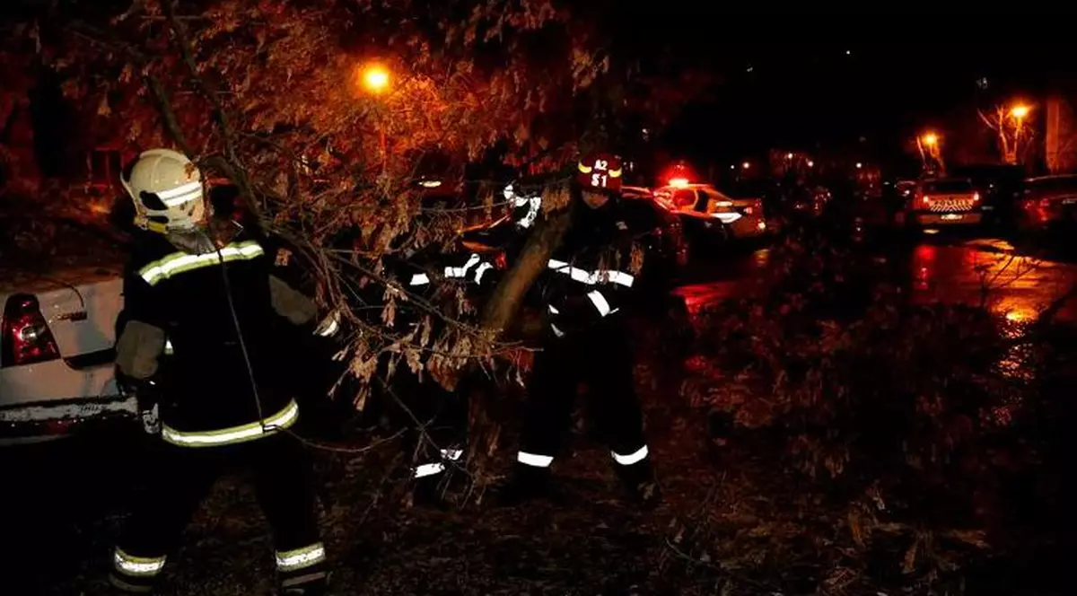 Vântul puternic a produs pagube în toată țara