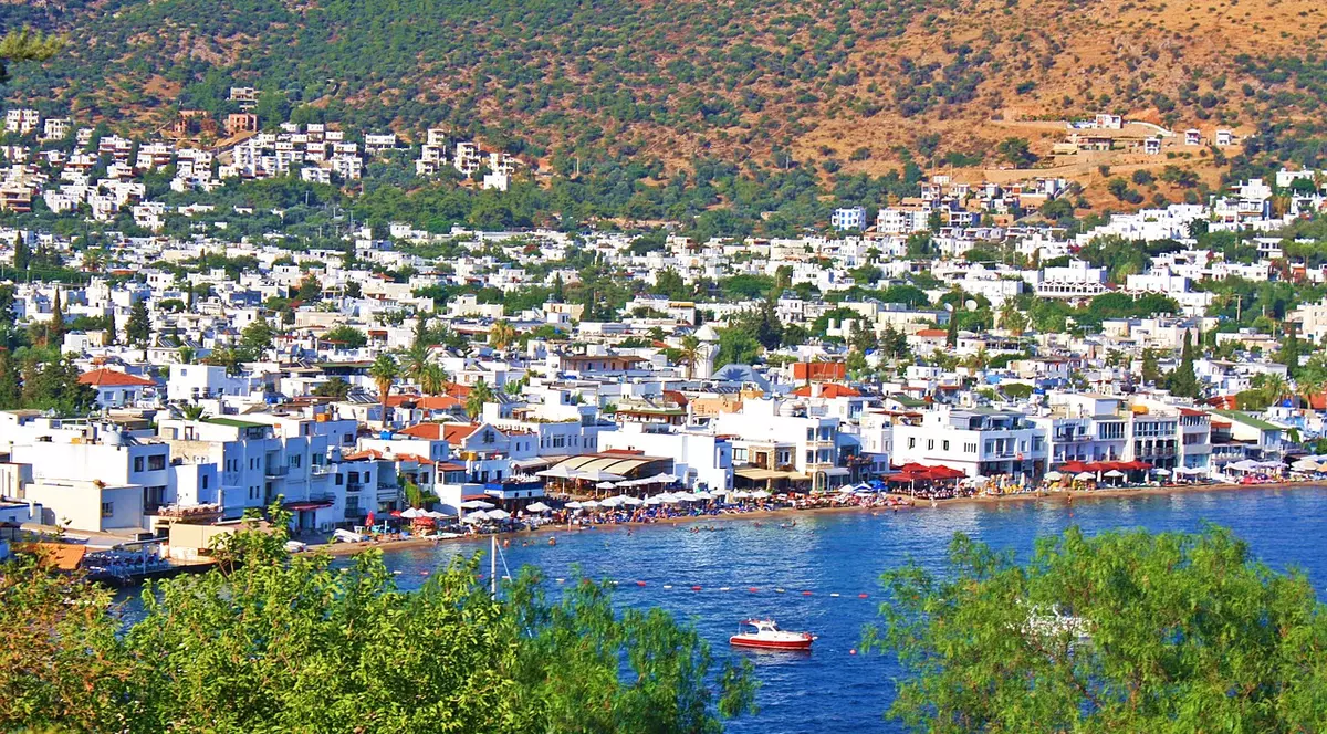Descoperă Bodrum, orașul mediteranean de pe coasta turcească a Mării Egee (PUBLICITATE)