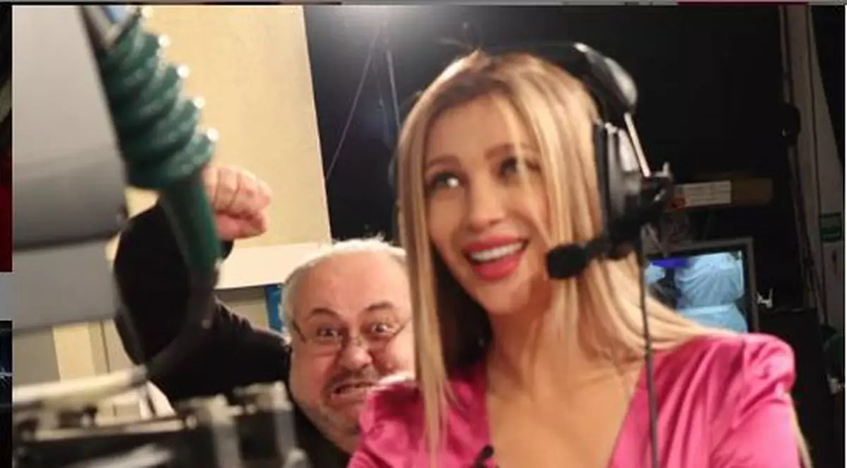 Lora nu mai e blondă. Schimbarea care a uimit pe toată lumea