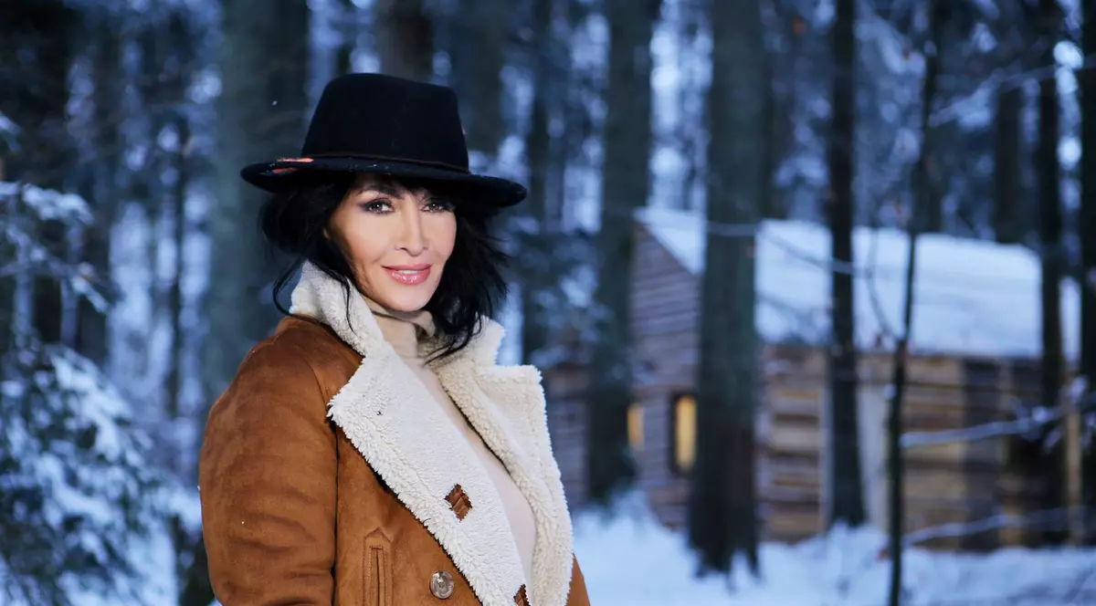 Record de operații estetice la "Ferma". Aproape toate concurentele, dar și prezentatoarea, au trecut prin mâinile chirurgilor