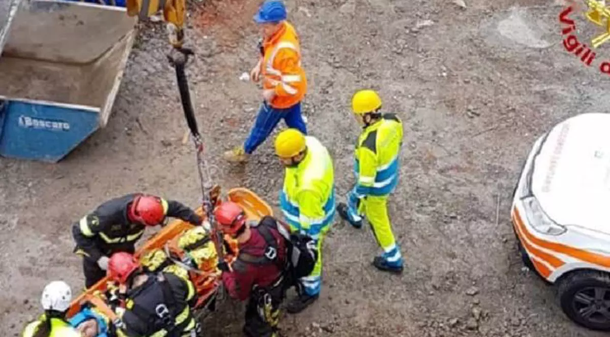 Un român care muncea în construcții în Italia a căzut de pe o schelă. Colegii au spus că a fost accidentat de o mașină