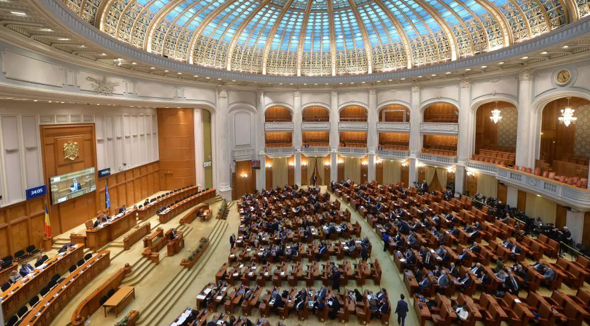 UPDATE | Campania electorală la posturile de radio şi televiziune începe pe 12 octombrie, la ora 00,00 şi se încheie pe 9 noiembrie, la ora 7,00