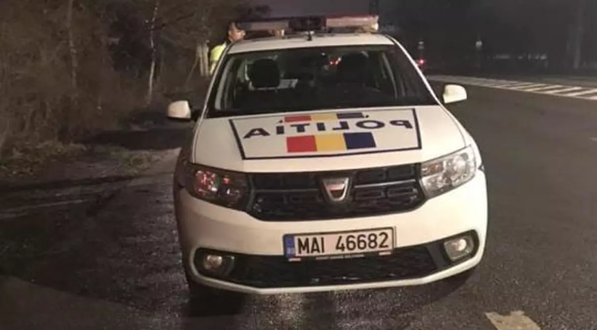 VIDEO / O mamă susține că fiul ei a fost bătut de poliție, în urma unui control. Cei doi au fost trași pe dreapta, în timp ce se îndreptau către un spital
