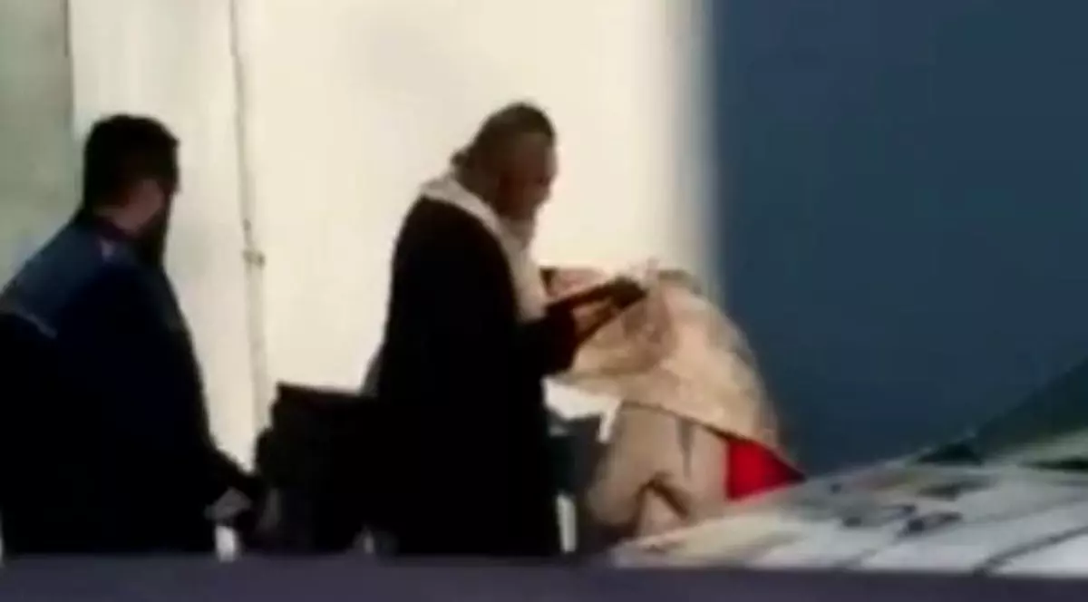 Bărbatul care a spovedit o femeie în benzinărie este un fals călugăr. Acesta a fost condamnat pentru înșelătorie