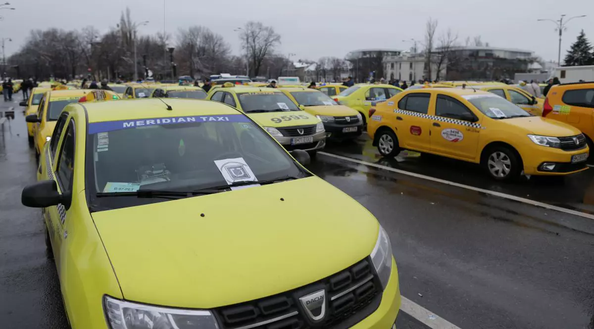 Mii de taximetriști au protestat, astăzi, în Capitală și în țară