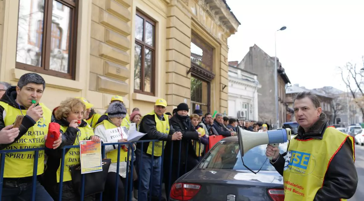 Protest al profesorilor la Ministerul Educației | FOTO