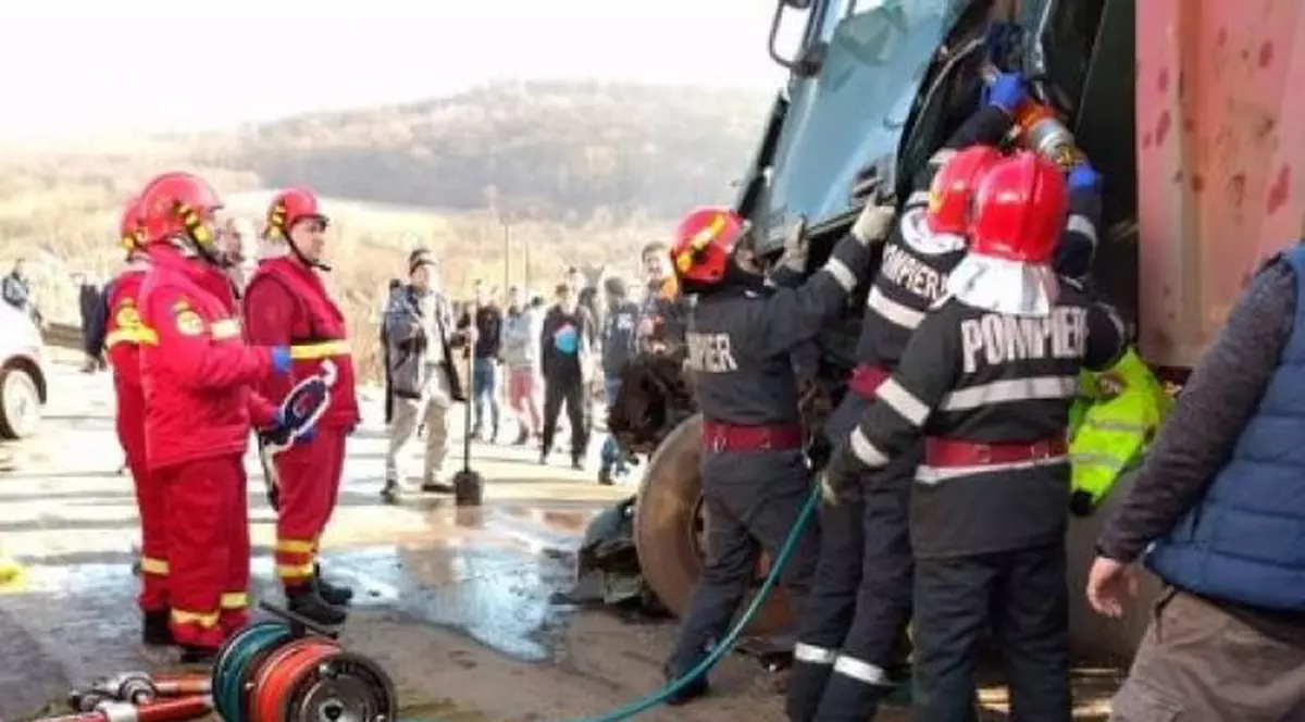 Două TIR-uri s-au ciocnit în Hunedoara