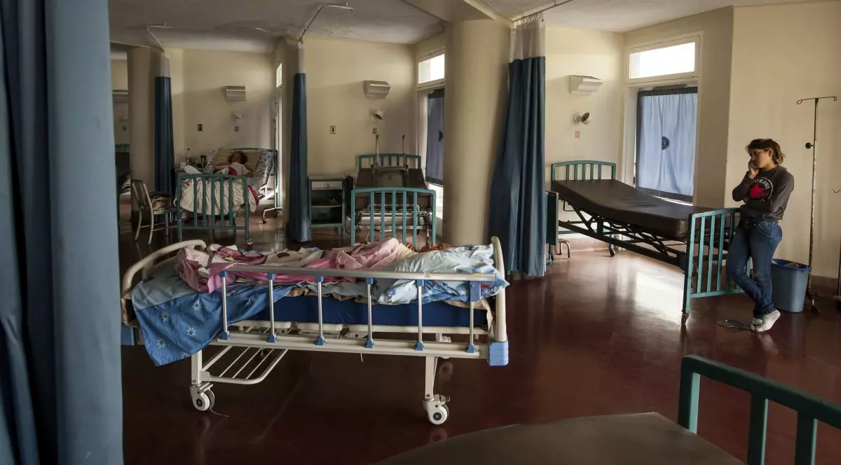 Lupta pentru viață, într-un spital pentru copii din Caracas. Doctorii nu mai au mănuși și dezinfectant, iar curentul electric este limitat